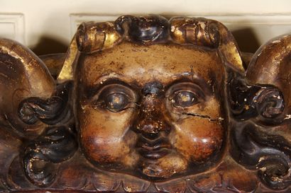 null Bas-relief en bois polychrome représentant un visage d'ange

19 x 108 cm. (éclats,...