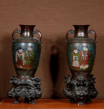 null A pair of cloisonné bronze vases with two handles decorated with characters,...