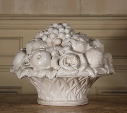 null Centre de table en plâtre à glacure blanche en forme de vase de fruits

H :...