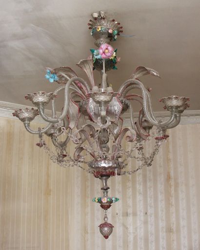null Important chandelier in transparent glass, pink and polychrome flowers with...