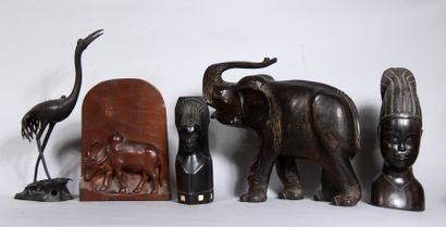 null Wood and metal travel souvenir trinkets