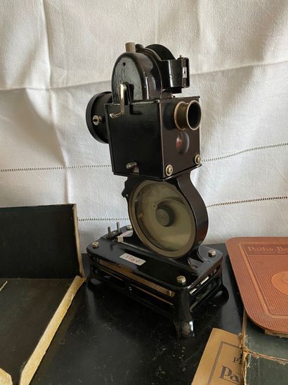 null PATHE

Pathé Baby projector in its original damaged box
