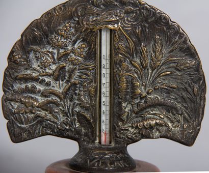 null VILLARS

Bouchon mascotte de radiateur en bronze patiné en forme de paon, thermomètre...