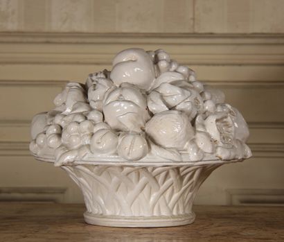 null Centre de table en plâtre à glacure blanche en forme de vase de fruits

H :...