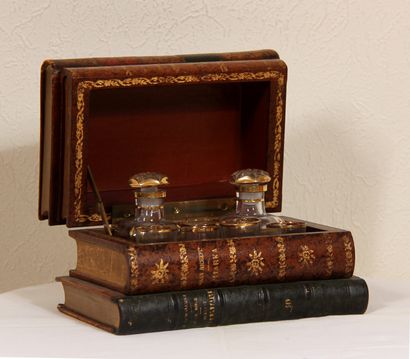null Glass liquor service in a book-shaped box

H : 13,5 W : 22,5 D : 15 cm.