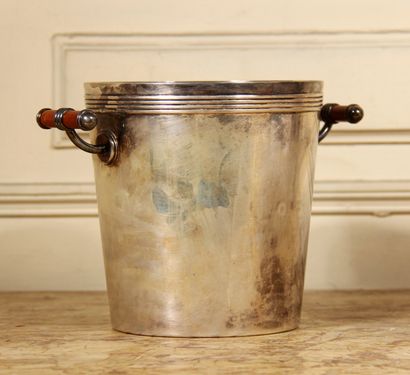 null CHRISTOFLE

Silver-plated metal champagne bucket with two cylindrical handles...