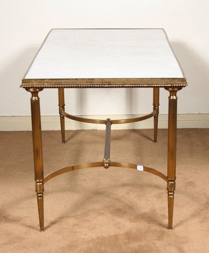 null Table basse en métal doré, plateau marbre, style Louis XVI

H : 47 L : 91 P...