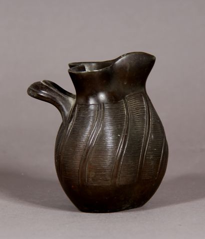 null Just ANDERSEN (1884-1943)

A brown patina bronze oenochoe-shaped pitcher engraved...