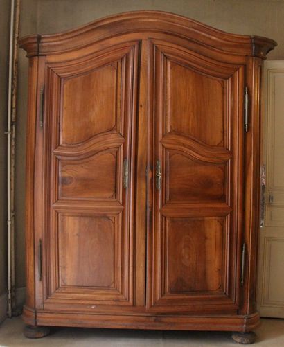 null Natural wood cupboard with two moulded doors, antique elements

H : 240 W :...