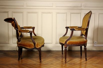 null Two cabriolets armchairs in natural wood carved with flowers and garlands, Louis...