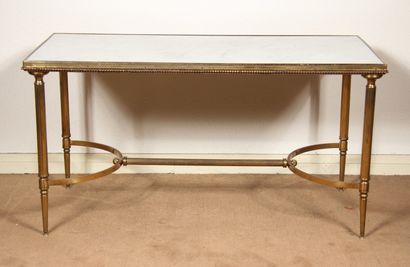 null Table basse en métal doré, plateau marbre, style Louis XVI

H : 47 L : 91 P...
