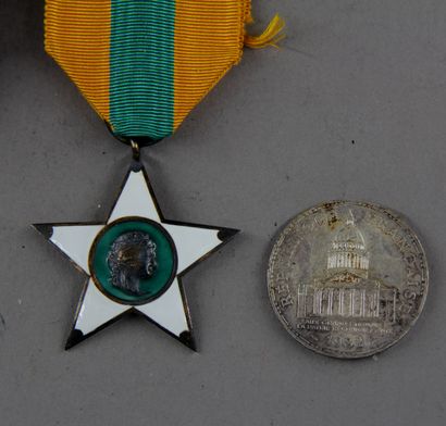null Lot:

- Italy: Commemorative medal of the Italian-Austrian war 1915-1918 (worn...