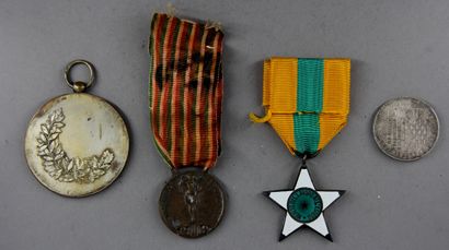 null Lot:

- Italy: Commemorative medal of the Italian-Austrian war 1915-1918 (worn...