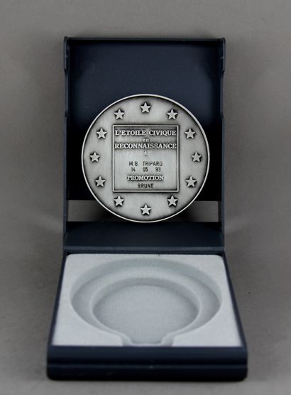 null Silver plated civic star medal, in its box