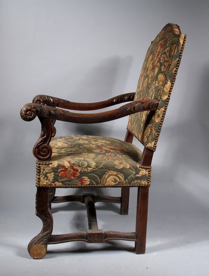 null Armchair with straight back and scrolled arms, Louis XIII style

H : 101 W :...