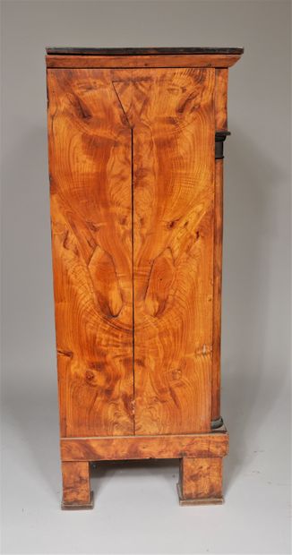 null A half-column burl veneer bedside table with one drawer and one leaf, 19th century

H:...