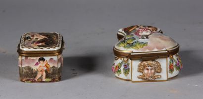 null CAPODIMONTE

Two polychrome porcelain boxes with metal mountings

H : 6 W :...