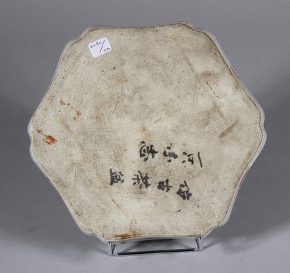 null Hexagonal tray in polychrome porcelain decorated with two young women, China

H...