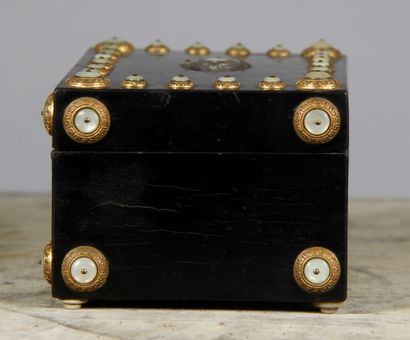 null Rectangular jewellery box with ebony veneer, mother-of-pearl and mother-of-pearl...