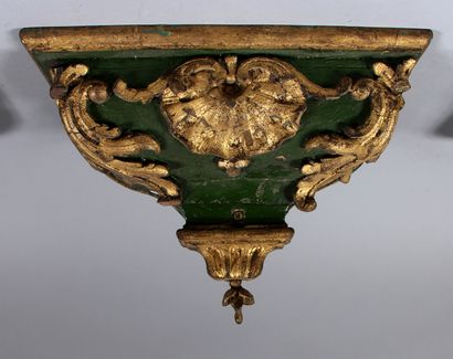 null Carved wood wall console with green relacquering, old elements

H : 25 W : 36...