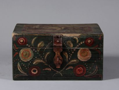 null Small polychrome wood wedding box, Alsace 19th c.

H : 14,5 W 28 D : 20 cm....