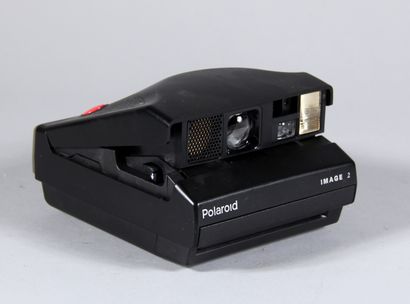 null Lot :

- POLAROID camera model Image 2

- KODAK camera model B11 with its case...