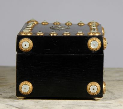 null Rectangular jewellery box with ebony veneer, mother-of-pearl and mother-of-pearl...