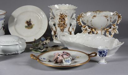 null Lot de porcelaine et faïence dépareillés (accidents, éclats)