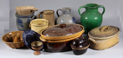 null Lot of stoneware or glazed ceramic pitchers, vases, terrines and various