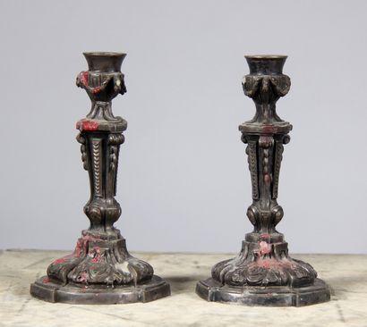 null A pair of silver plated bronze candlesticks in the Louis XVI style

H : 20 ...