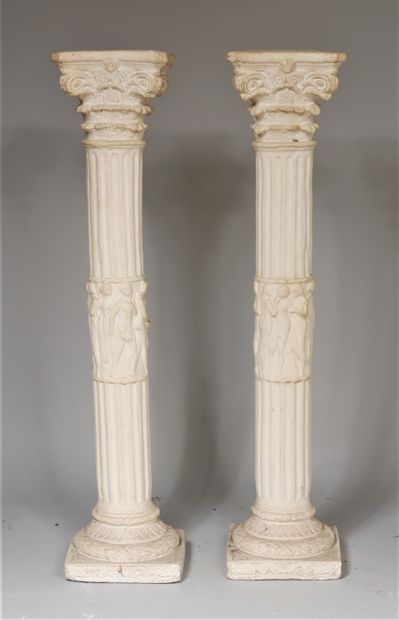 null Paire de sellettes en pierre reconstituée en forme de colonne corinthienne 

H:...