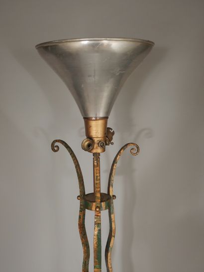 null Tripod floor lamp in gilded wrought iron, work in the taste of the 30s 

H:...