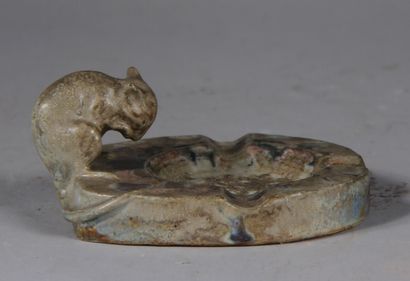 null Charles GREBER (1853-1935)

Stoneware pocket with a mouse, signed

H : 7 W :...