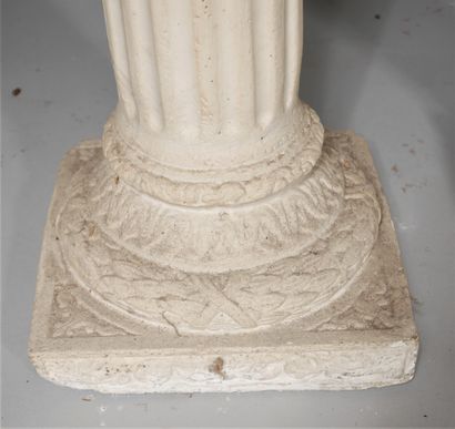 null Paire de sellettes en pierre reconstituée en forme de colonne corinthienne 

H:...