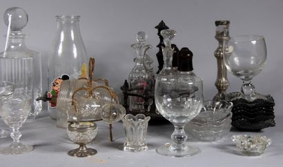 null Lot de verrerie dépareillé : carafes, verres et divers