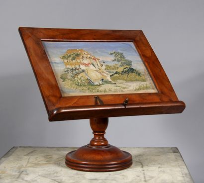 null Small lectern on a pedestal in natural wood and tapestry with small points,...