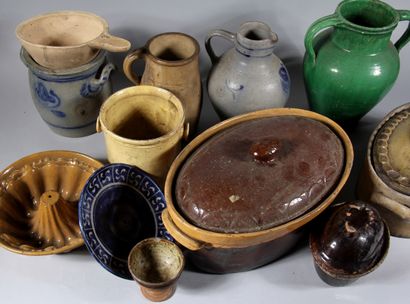 null Lot de pichets, vases, terrines et divers en grès ou céramique vernissée
