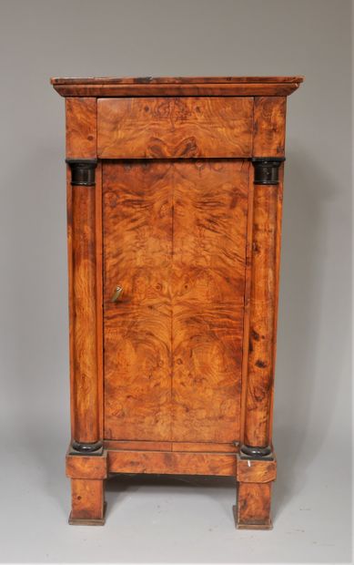 null A half-column burl veneer bedside table with one drawer and one leaf, 19th century

H:...