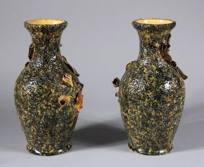 null Pair of earthenware vases decorated in relief with flowering branches

H : 29...