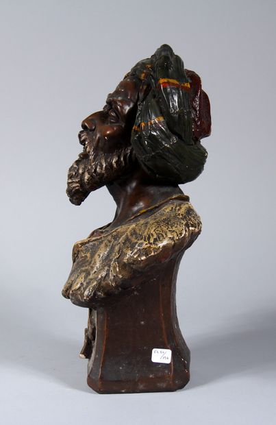 null F PERROT

Buste de Maure

Sculpture en plâtre polychrome, signée, datée 1903

H...
