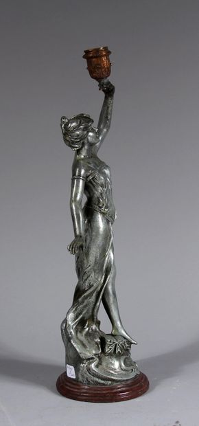 null Modern school

Young woman

Sculpture in silver and gilded metal, signed. She...