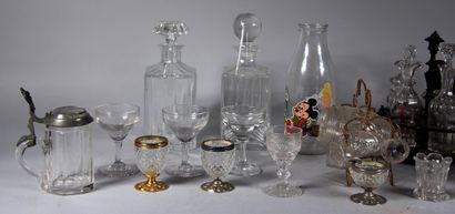 null Lot de verrerie dépareillé : carafes, verres et divers