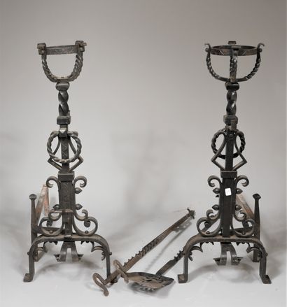 null Pair of neo-gothic style wrought iron prams

H: 71cm. (A shovel and a pair of...
