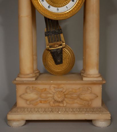 null Portico clock in alabaster and bronze, dial signed CHARLES rue saint Honoré...