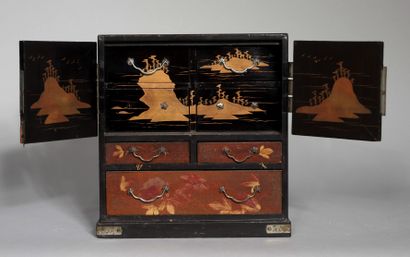 null Small blackened and lacquered wood cabinet with two leaves and three drawers,...