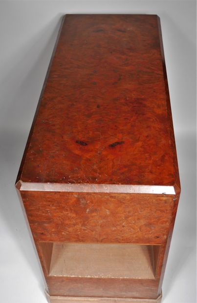 null Natural wood and burl veneer sofa end, 1930's work

H: 68,5 W: 90,5 D: 41 cm....