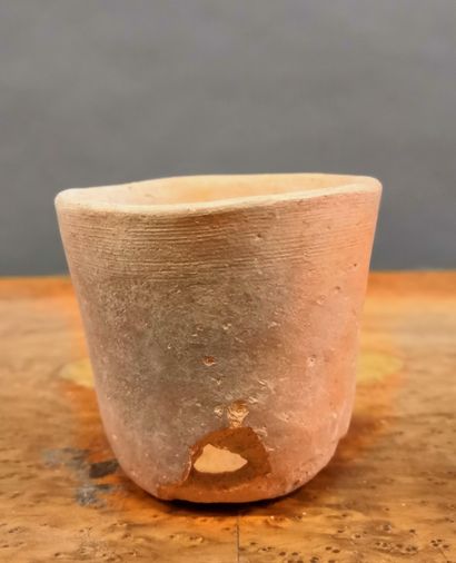 null Small simple vase

Pre-Hispanic culture

Peru

Ceramic