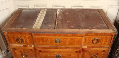 null A scriban chest of drawers in veneer opening to three drawers on three rows,...