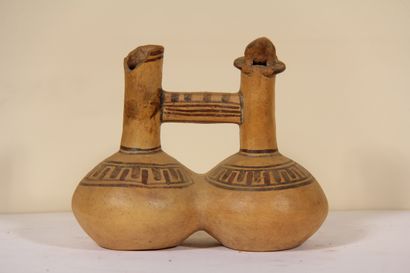 null Vase à double panse décoré d'un oiseau

Culture Inca, Pérou

Horizon récent,...