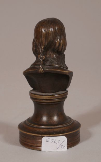 null Sculpture en bronze patiné représentant le buste de Bonaparte

H : 9 cm.